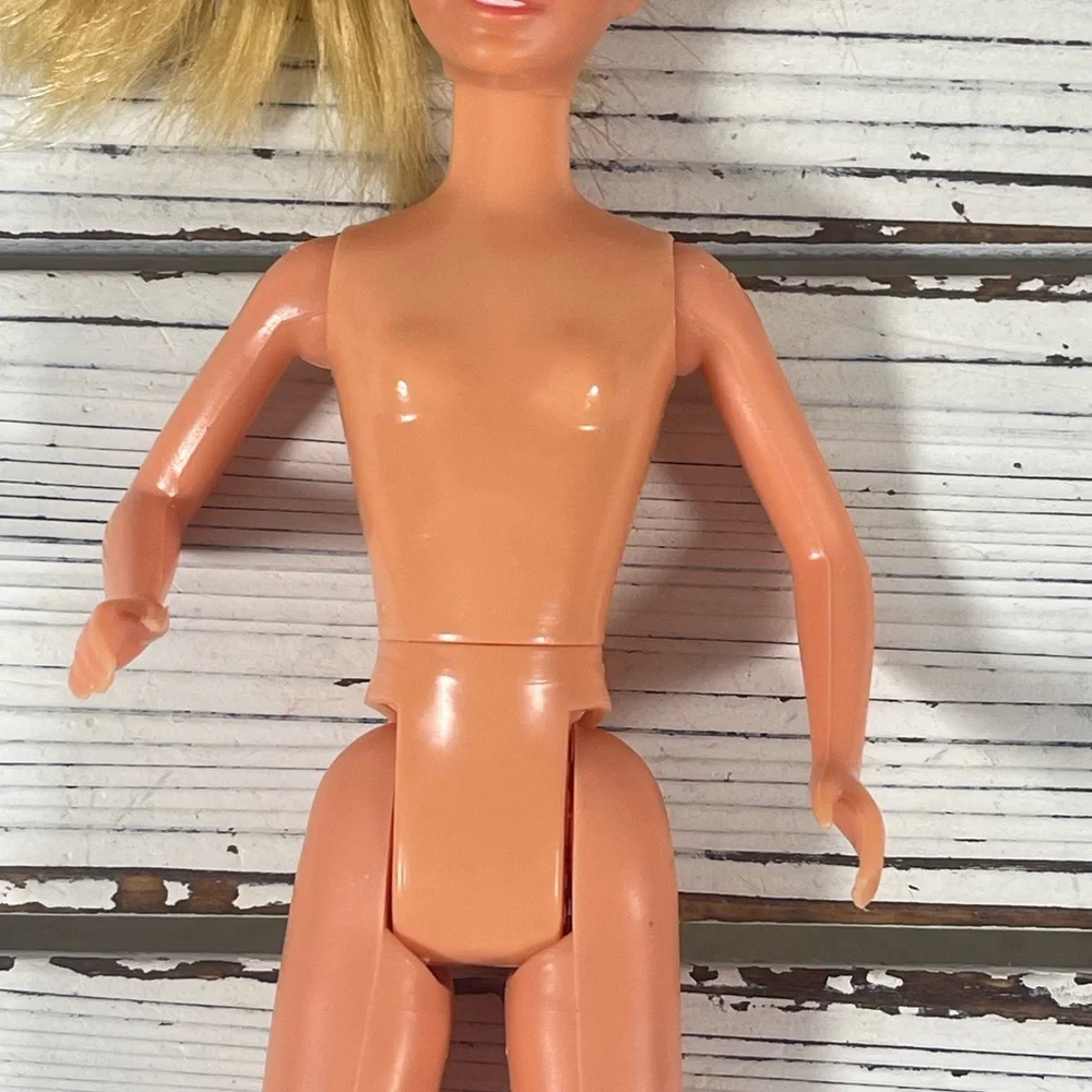 Vintage 1978 Mattel Barbie Doll Figure‎ Clothing Great Condition